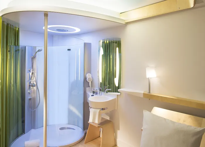 Nomad Centre Gare Otel 3*